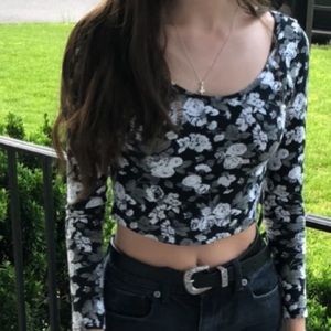 Long sleeve scoop neck floral crop top